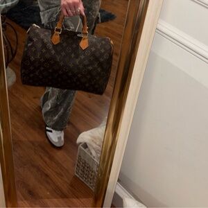 Louis Vuitton Monogram SPEEDY 35